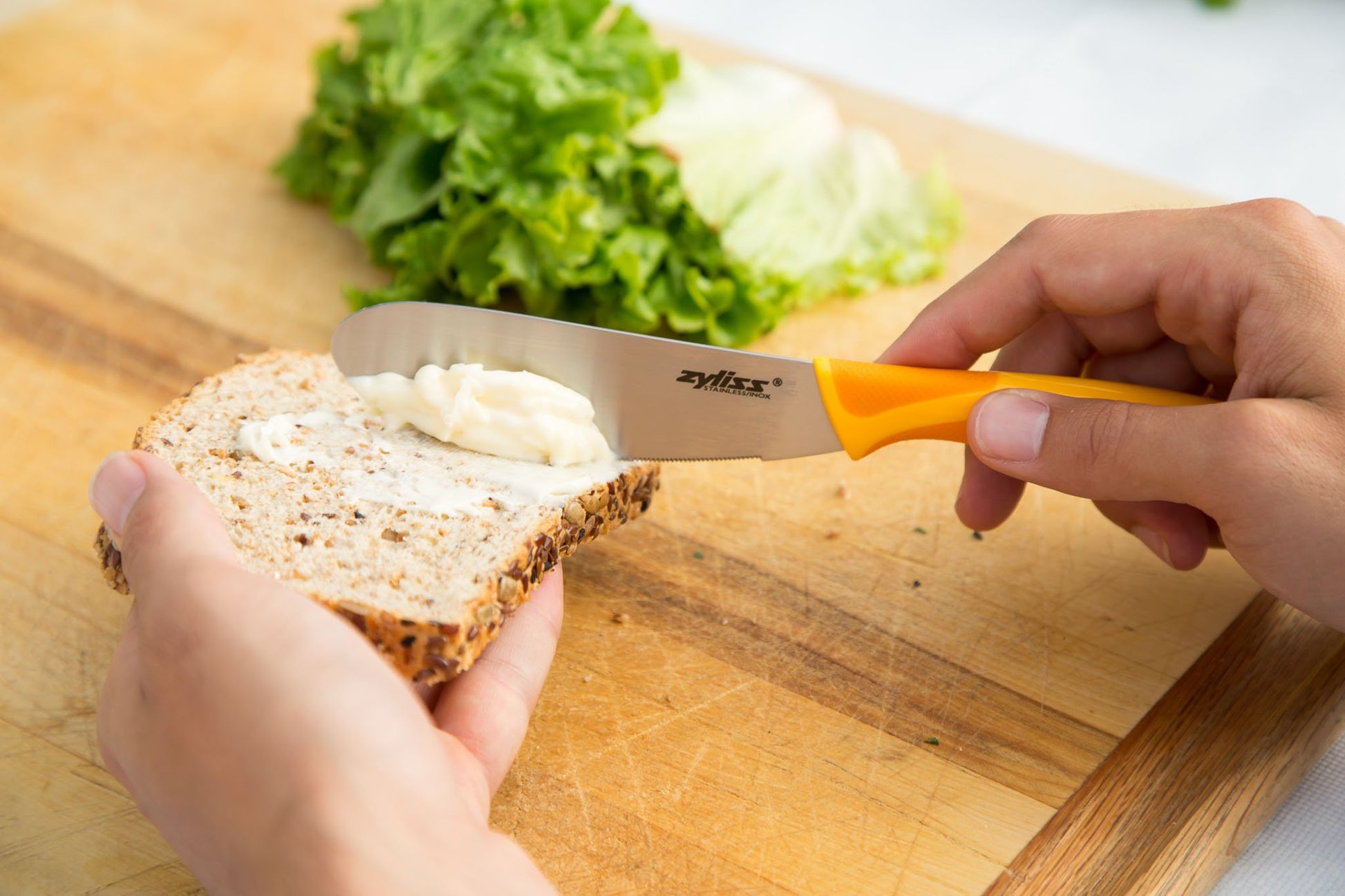 Zyliss Sandwich Knife & Condiment Spreader - Sandwich Spreader Knife for Butter, Cream Cheese, & Jellies - Butter for Bagels & Toast - Orange