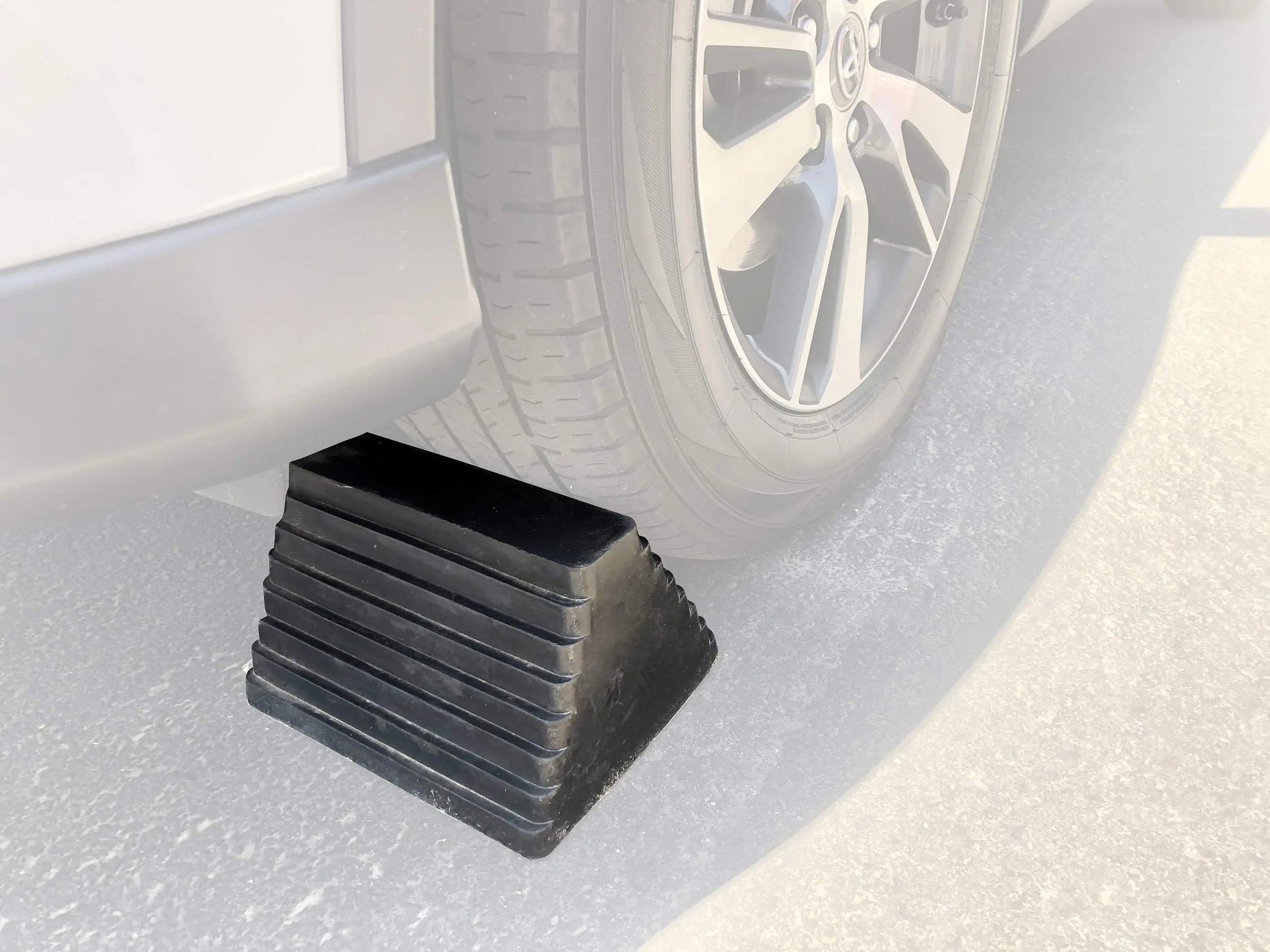 MaxxHaul 80681 Rubber Wheel Chocks 2-Pack – Heavy Duty, All-Weather, Non-Slip, Oil-Resistant with Steel Eyebolt – for Trailers, Cars, Motorcycles, RVs – 10” x 8” x 6”