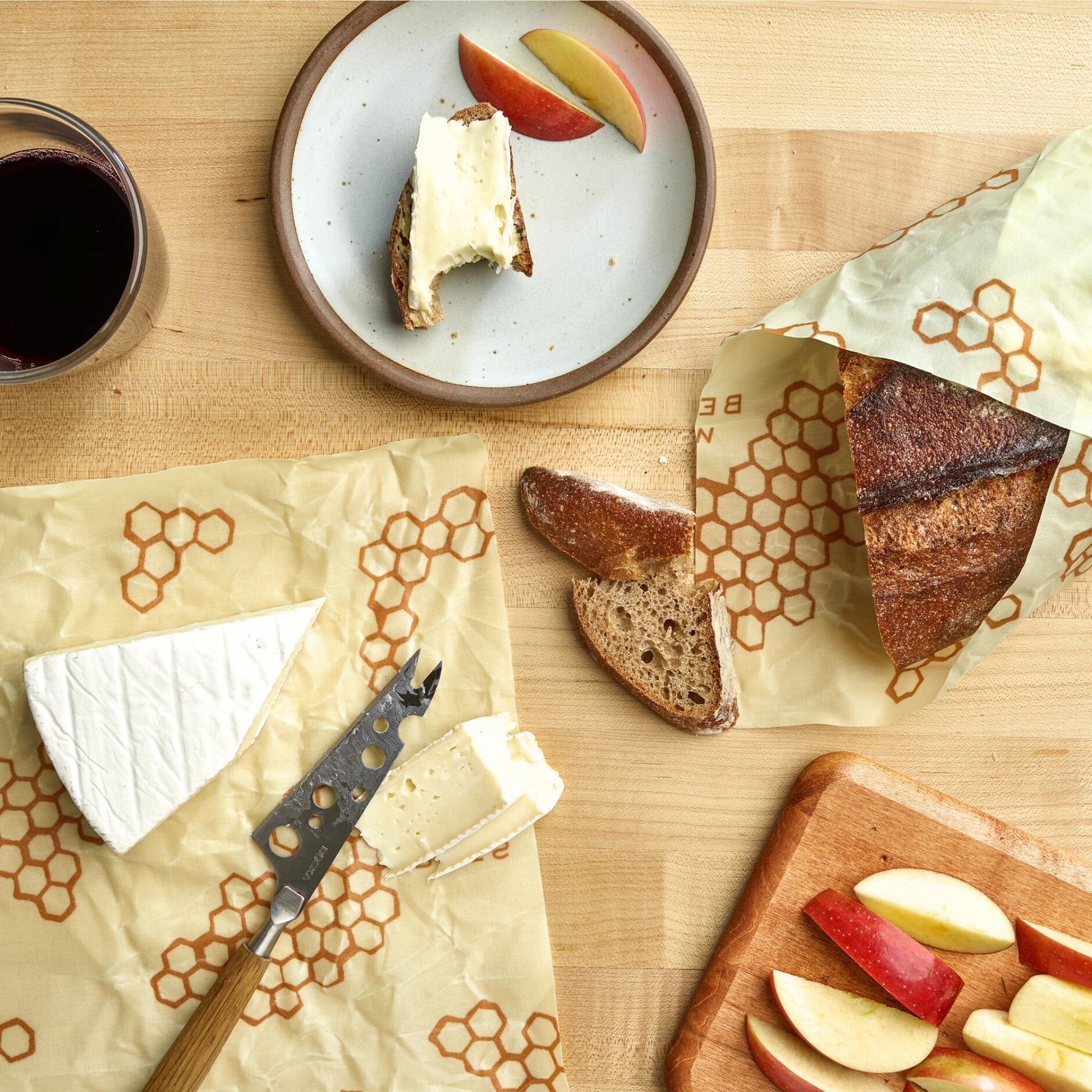Bee's Wrap Beeswax Wraps for Food - Honeycomb Bread Wrap - Made in USA Reusable Bread Storage Bags - Organic & Eco-Friendly Alternative to Aluminum Foil, Sourdough Bags & Plastic Wrap